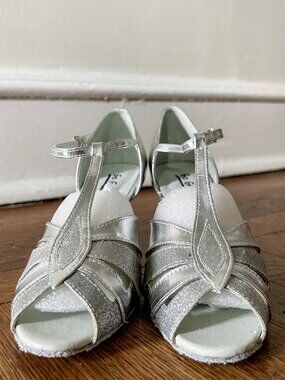 Go Go Dance women's dance shoes in silver